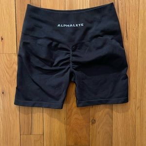 Alphalete Amplify Short 4.5"
Size M